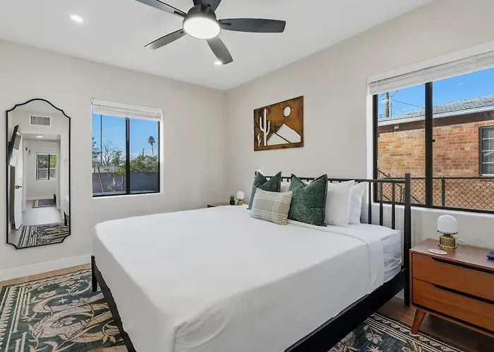 U Of A Brick Gem With Hot Tub * Tucson